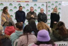 Esteban Echeverría: Fernando Gray encabezó una masiva entrega de pases de transporte y otorgó asistencia a entidades locales