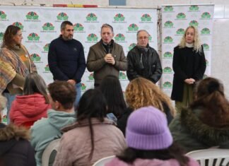 Esteban Echeverría: Fernando Gray encabezó una masiva entrega de pases de transporte y otorgó asistencia a entidades locales