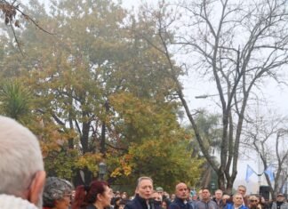 Fernando Gray encabezó el acto por el 216° aniversario de la Revolución de Mayo
