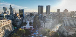 Masiva movilización en defensa de la universidad pública en medio de una fuerte disputa política con el Gobierno