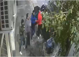 Violento robo en Avellaneda: cuatro delincuentes armados asaltaron a repartidores y les robaron la camioneta