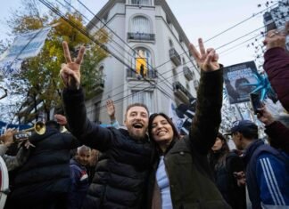 El peronismo de Lomas se movilizó en apoyo a Cristina: «Lo que hiciste en Lomas no se olvida en la vida»
