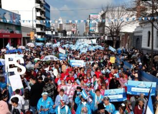 Miles de vecinos celebraron Lomas por la Patria en Comunidad