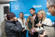 El Municipio de Brown llevó a cabo una nueva entrega de lentes a vecinos