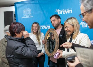 El Municipio de Brown llevó a cabo una nueva entrega de lentes a vecinos