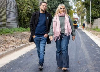 Fabiani y Paula Eichel recorrieron la pavimentación de la calle Bradley en Burzaco