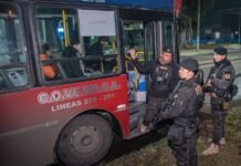Con controles preventivos arriba de colectivos, la Policía Bonaerense profundiza los operativos en Almirante Brown