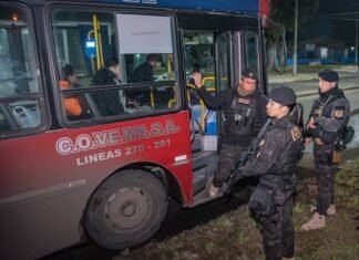 Con controles preventivos arriba de colectivos, la Policía Bonaerense profundiza los operativos en Almirante Brown