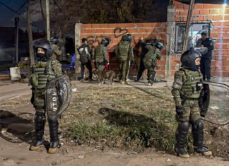 Fuertes operativos de prevención policial con controles de motos en Calzada, Mármol y Solano