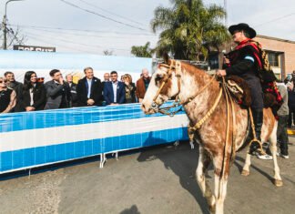 Almirante Brown celebró el Día de la Independencia con el tradicional festejo Patrio y desfile en Longchamps