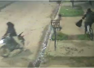 Monte Grande: motochorros asaltaron a un ciclista y una joven escapó de milagro