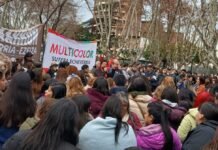Tensión docente con Provincia: masivo reclamo de la Multicolor en Esteban Echeverría contra el ajuste y las condiciones edilicias