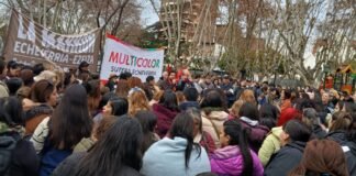 Tensión docente con Provincia: masivo reclamo de la Multicolor en Esteban Echeverría contra el ajuste y las condiciones edilicias