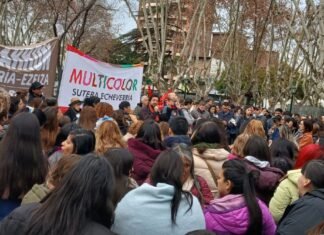 Tensión docente con Provincia: masivo reclamo de la Multicolor en Esteban Echeverría contra el ajuste y las condiciones edilicias