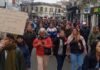 Tensión escolar: masiva marcha en Almirante Brown contra el ajuste y el deterioro edilicio