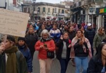 Tensión escolar: masiva marcha en Almirante Brown contra el ajuste y el deterioro edilicio