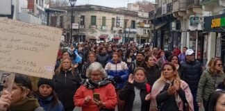 Tensión escolar: masiva marcha en Almirante Brown contra el ajuste y el deterioro edilicio