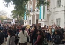 Tensión escolar: masiva marcha en Almirante Brown contra el ajuste y el deterioro edilicio