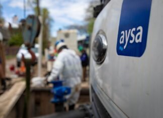 Operativo de emergencia en Temperley: AySA repara una cañería principal y puede haber afectación en tres municipios