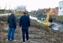 Obras de saneamiento en Esteban Echeverría: Fernando Gray supervisó la limpieza del arroyo Santa Catalina