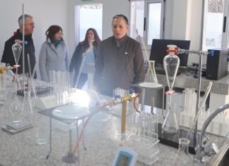 Monte Grande: la Escuela Primaria N° 1 sumó un nuevo laboratorio y renovó sus sanitarios
