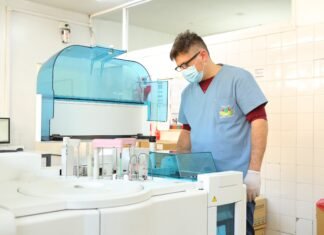 El Hospital Santamarina moderniza su laboratorio con nuevo equipamiento y la digitalización de análisis