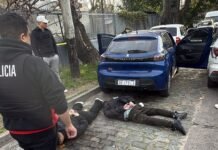 Wilde: cayeron con un auto «gemelo», celulares y una credencial policial trucha