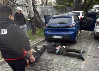 Wilde: cayeron con un auto «gemelo», celulares y una credencial policial trucha