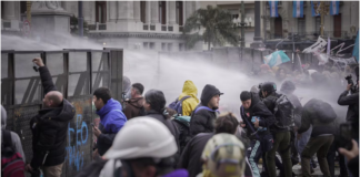 Tensión y represión en el Congreso: la protesta contra la Ley de Propiedad Privada terminó con heridos, balas de goma y gases