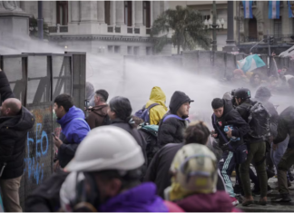Tensión y represión en el Congreso: la protesta contra la Ley de Propiedad Privada terminó con heridos, balas de goma y gases