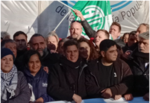 «Milei patea para otro lado»: Kicillof se sumó a la marcha de San Cayetano y lanzó duras críticas contra el modelo económico