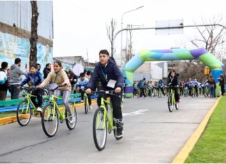 Avellaneda sobre ruedas: la intendenta Magdalena Sierra entregó más de 4.500 bicicletas a estudiantes locales