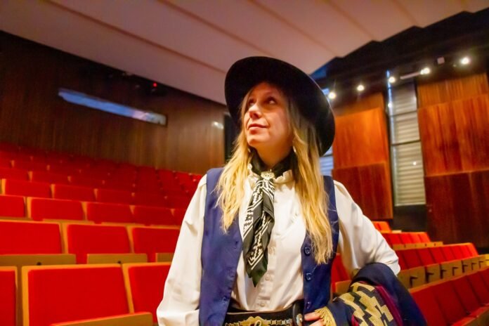 La artista berazateguense Lucía Ceresani representará al distrito en los Alpes suizos (1)