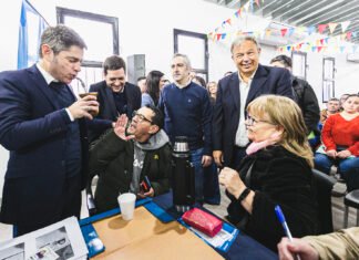 Kicillof y Cascallares inauguraron un Centro Integrador Comunitario y entregaron 1500 escrituras a vecinos de Almirante Brown