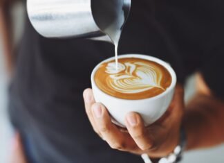 Almirante Brown impulsa el consumo local con el «Recorrido Cafetero»: café 2×1 los martes y miércoles