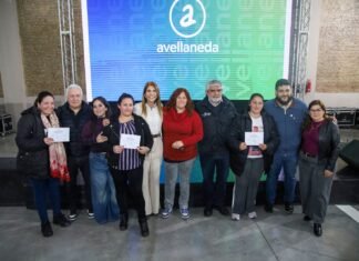 Avanza la capacitación gratuita en Avellaneda: 115 vecinos recibieron sus certificados de formación laboral