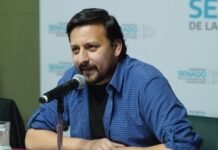 Celulares en las escuelas: González Santalla le reclamó a Kicillof implementar la ley que los restringe en las aulas bonaerenses