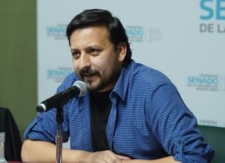 Celulares en las escuelas: González Santalla le reclamó a Kicillof implementar la ley que los restringe en las aulas bonaerenses