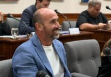 Cristian Frattini cruzó a la gestión de Avellaneda por el bautismo de un salón educativo: “Se siguen pegando un tiro en el pie”