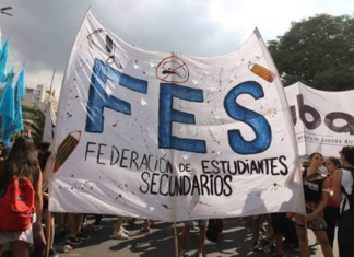 Fuego amigo: La Federación de Estudiantes Secundarios acusa a Kicillof de «extorsión electoral» y cortarles los micros para La Noche de Los Lápices