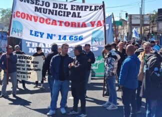 Plan de lucha de FeSiMuBo: Municipales bonaerenses cortaron la Avenida Rivadavia en Ituzaingó en reclamo de mejoras salariales