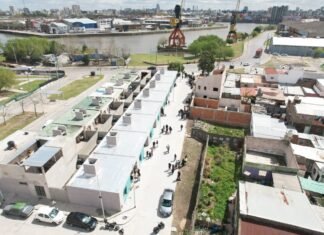 Avanza la urbanización en Isla Maciel: reubican a ocho familias y entregan nuevas viviendas en Avellaneda