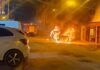 Vecinos de 9 de Abril atraparon esta mañana a un pirómano tras una ola de robos e incendios de autos