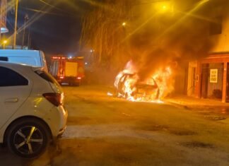 Vecinos de 9 de Abril atraparon esta mañana a un pirómano tras una ola de robos e incendios de autos