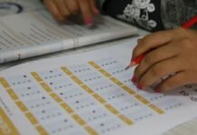 Faltar a clase puede pesar tanto como el origen socioeconómico