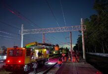 Instalan las columnas para electrificar la nueva Estación de Trenes de la Universidad Guillermo Brown