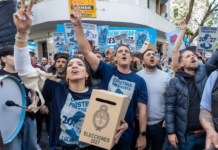 Polémica en Lanús: Julián Álvarez organizó un simulacro de votación frente al domicilio de Cristina Kirchner y desató críticas de la oposición