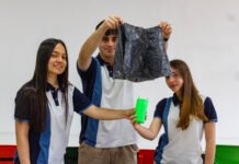 Estudiantes de Berazategui compiten en un certamen nacional de la CONAE con un satélite a escala